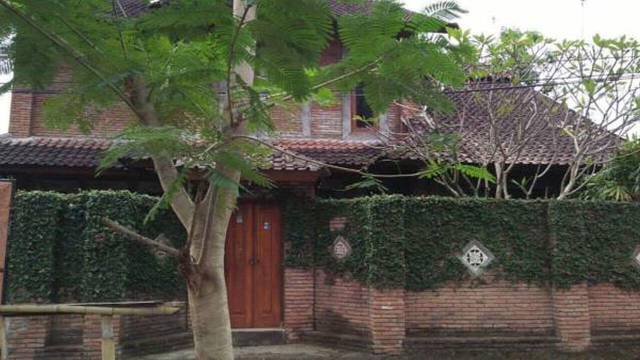Villa Mandalika Senggigi Exterior photo